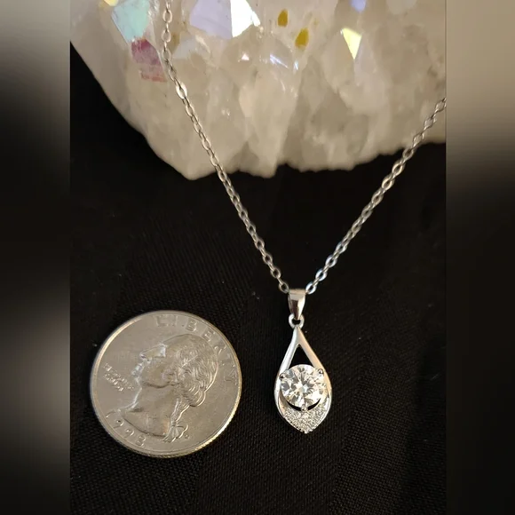 Elegant Sterling Silver Necklace with 
Mojssanite Pendant - Picture 4 of 6